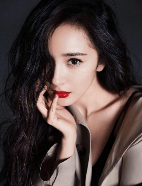 杨幂新闻大爆料,揭秘娱乐圈背后的真相与争议  第1张